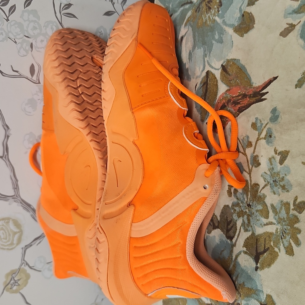 Nike Women's Bright Orange Athletic Shoes - Picture 4 of 8
